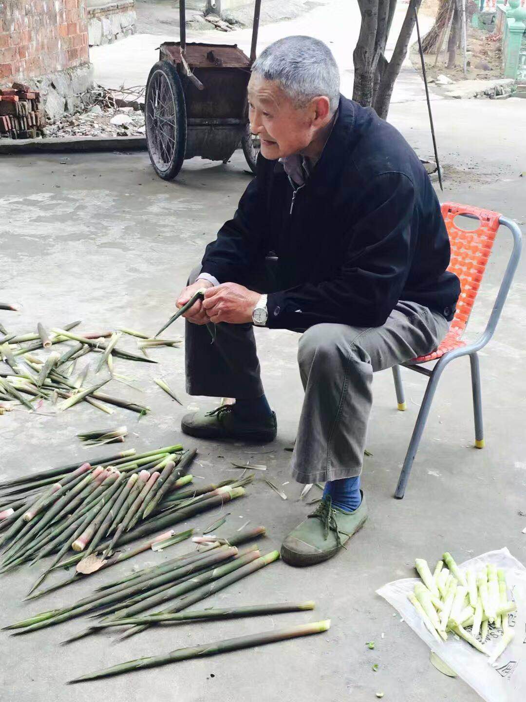 江西省九江市：救火老人感人事迹弘扬社会正能量