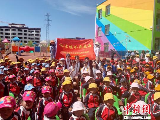 中国儿艺送戏到西藏 克服高原反应公益演出10场
