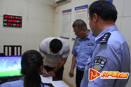 山西临猗：夜幕下的惊魂一刻 无牌奥迪闯卡撞飞执勤辅警