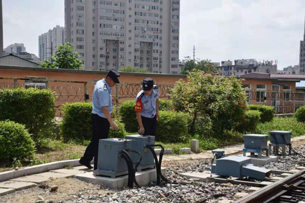 沈铁警方“骤雨”行动净化站车环境