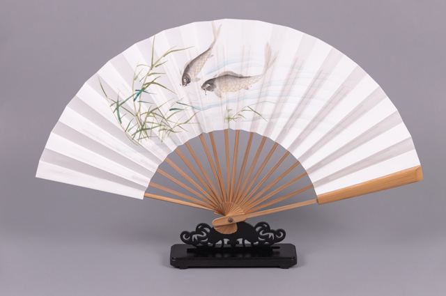 悠悠夏日长，小扇引微凉