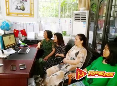 大关县党员教师收看“云岭先锋”夜校访谈七期