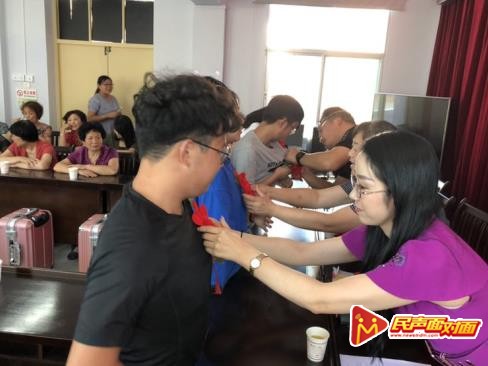 汉阴县城关镇：集体升学礼 弘扬新风尚