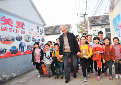 公民道德不是写在纸上挂在墙上的