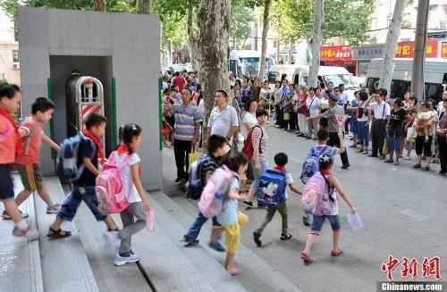 暑假60天报了7个班 孩子的童年如何“荡起双桨”？