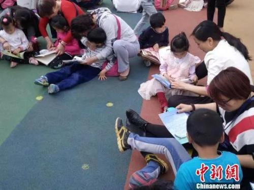 暑假60天报了7个班 孩子的童年如何“荡起双桨”？