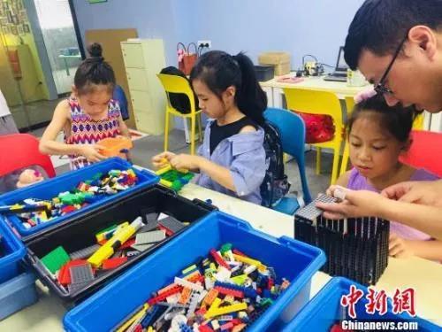 暑假60天报了7个班 孩子的童年如何“荡起双桨”？