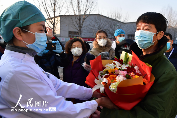 河北唐山：新型冠状病毒感染的肺炎患者治愈出院