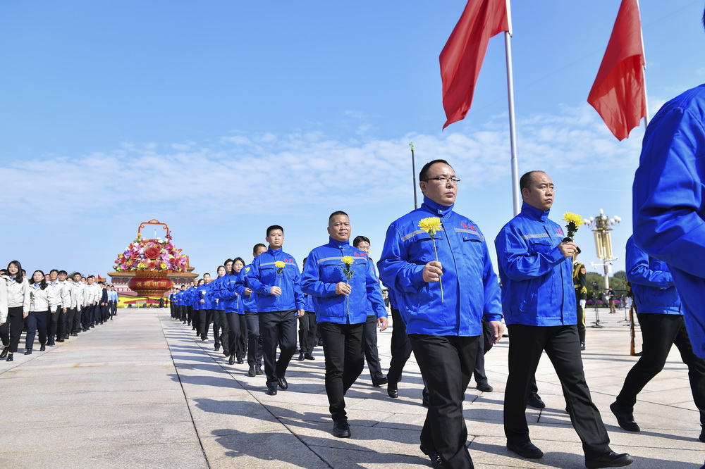 烈士纪念日向人民英雄敬献花篮仪式在京隆重举行