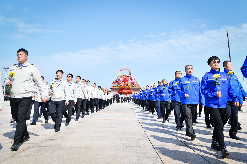 烈士纪念日向人民英雄敬献花篮仪式在京隆重举行