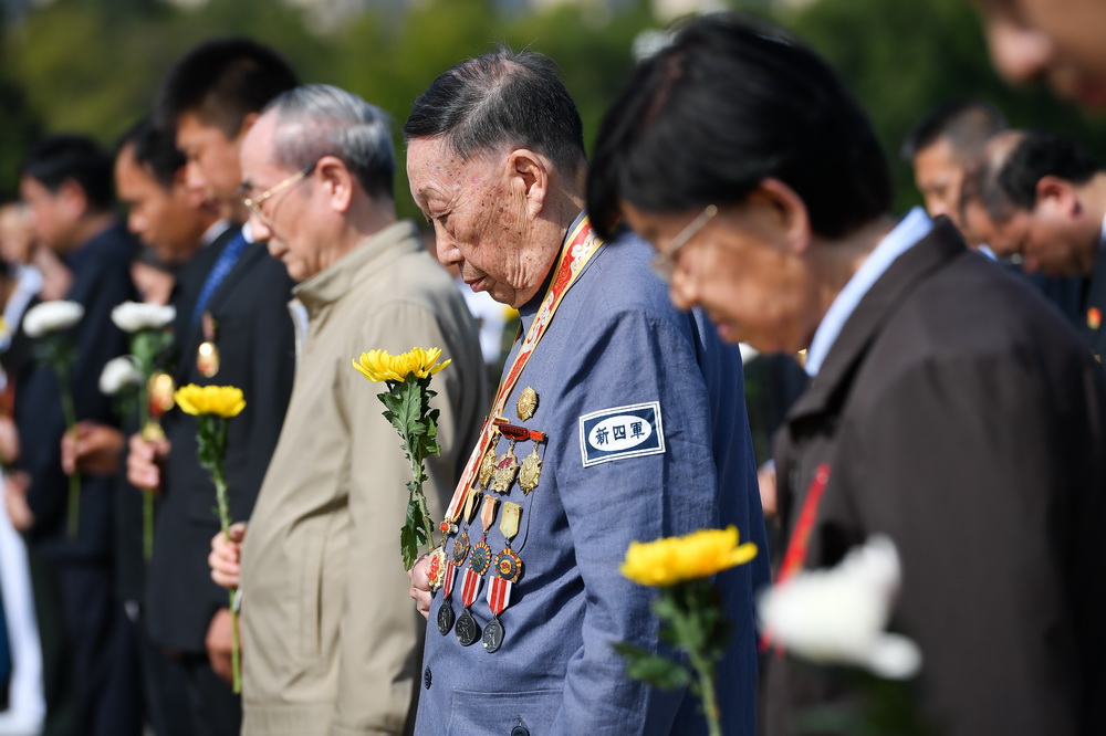 烈士纪念日向人民英雄敬献花篮仪式在京隆重举行