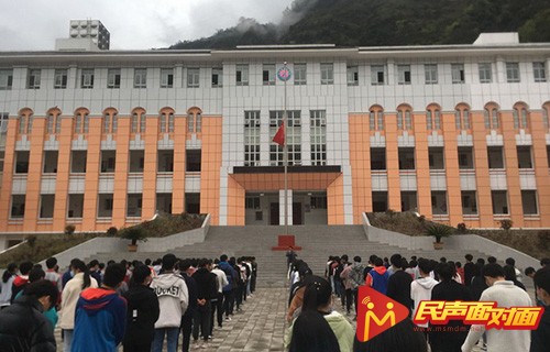 云南大关：向国旗敬礼 向英雄致敬