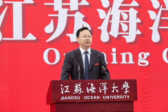 江苏“网红校长”开学典礼再出金句:大学不是避风港和游乐场