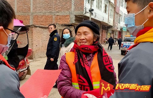 云南大关：党旗引领爱卫行动 向环卫工人送温暖