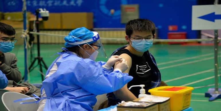 北京：新冠疫苗校园接种进行时