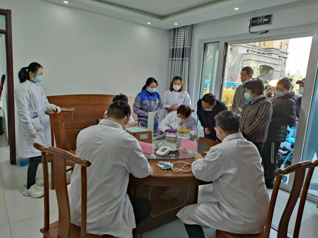 山东潍坊：“健康中国行”义诊公益活动进社区