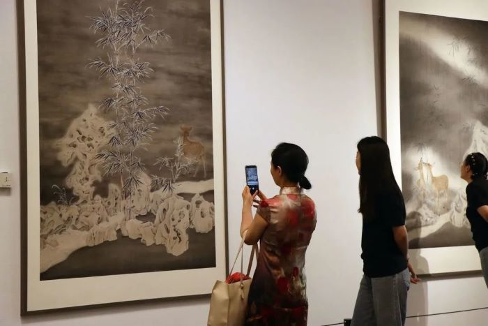 首师大博士生丁涵作品展在日照美术馆启幕