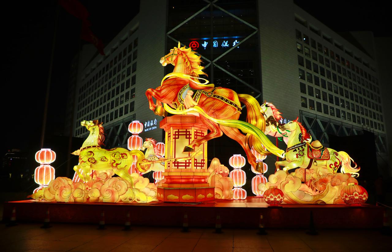 新春走基层|“万马”奔涌中轴畔 古都新春焕“京”彩