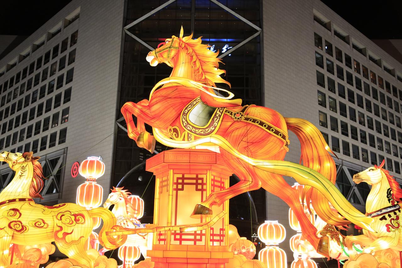 新春走基层|“万马”奔涌中轴畔 古都新春焕“京”彩